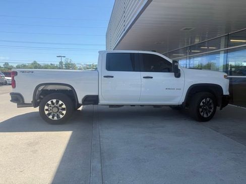 Used 2024 Chevrolet Silverado 2500 Custom w/ Custom Value Package image 7