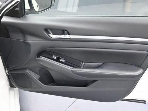 Used 2023 Nissan Altima 2.5 SV FWD image 26