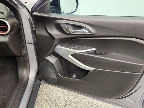 Used 2025 Chevrolet Trax RS FWD image 21