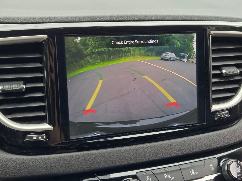 Used 2024 Chrysler Pacifica Touring-L FWD image 25