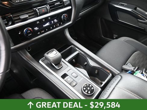 Used 2025 Nissan Pathfinder SV AWD/4WD image 33
