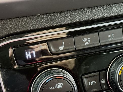 Used 2022 Volkswagen Atlas Cross Sport SEL R-Line image 4