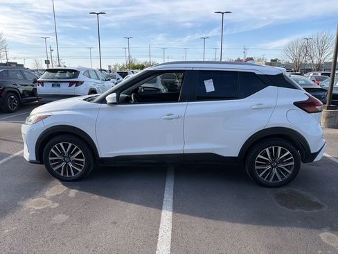 Used 2021 Nissan Kicks SV image 15