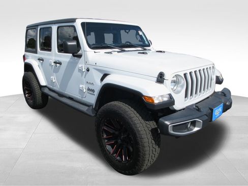 Used 2018 Jeep Wrangler Unlimited Sahara AWD/4WD image 7