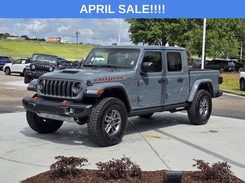 Used 2025 Jeep Gladiator Mojave w/ Convenience Group image 7