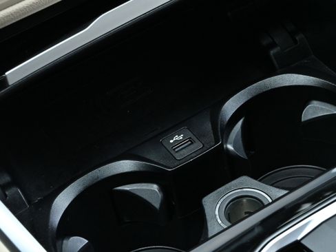 Used 2024 BMW 330i Sedan w/ Convenience Package RWD image 34