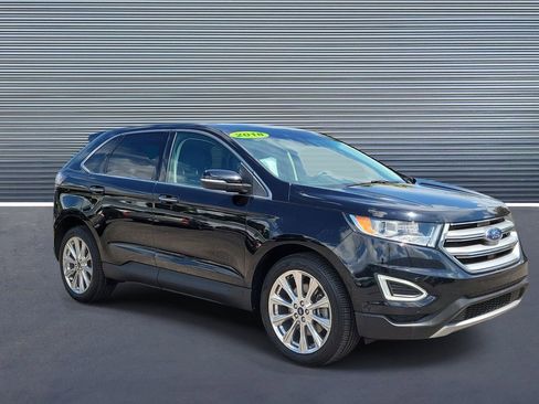 Used 2018 Ford Edge Titanium w/ Equipment Group 302A FWD image 2