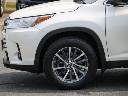Used 2019 Toyota Highlander XLE AWD/4WD image 21