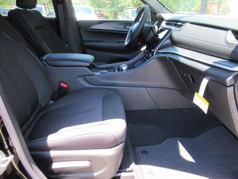 New 2026 Jeep Grand Cherokee L Laredo AWD/4WD image 10