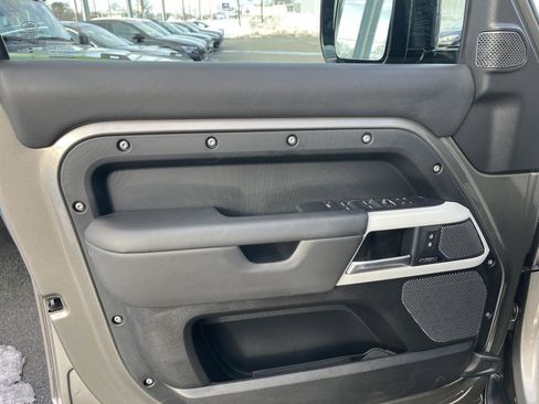 Used 2023 Land Rover Defender 110 X-Dynamic SE image 11