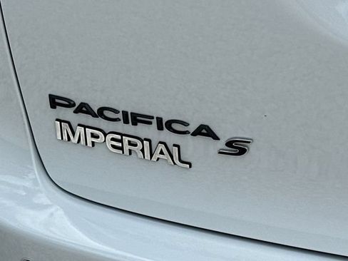 Used 2025 Chrysler Pacifica Limited FWD image 14