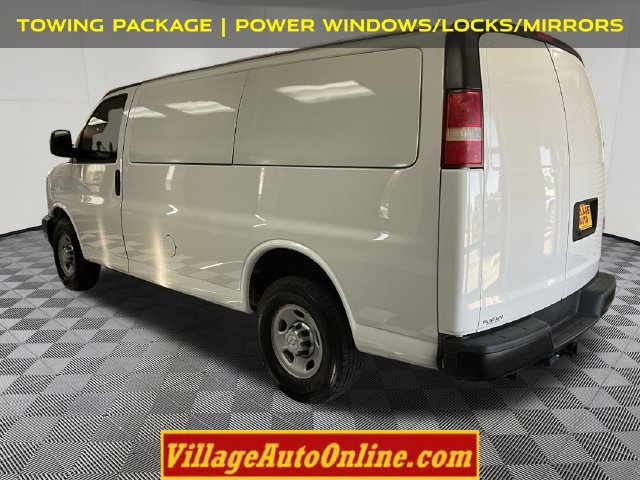 Used 2017 Chevrolet Express 2500 RWD image 2