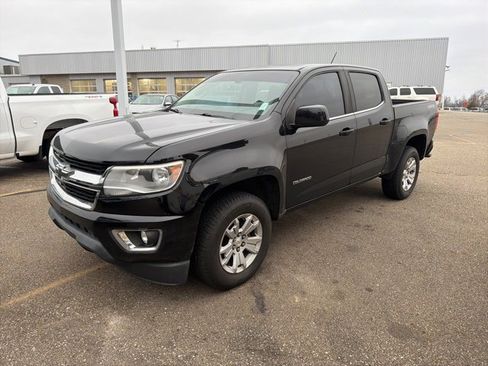 Used 2017 Chevrolet Colorado LT w/ LT Convenience Package image 2