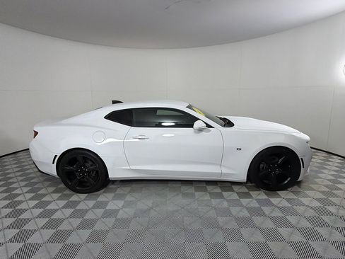 Used 2017 Chevrolet Camaro LT RWD image 4