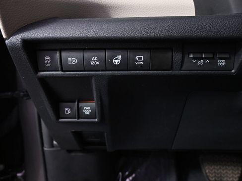 Used 2023 Toyota Sienna Platinum AWD/4WD image 25