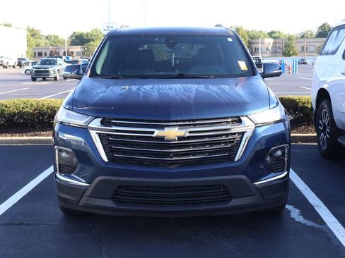 Used 2023 Chevrolet Traverse LT FWD image 2