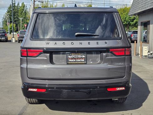 Used 2024 Jeep Wagoneer Series II AWD/4WD image 4