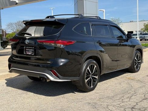 Used 2022 Toyota Highlander XSE FWD image 3