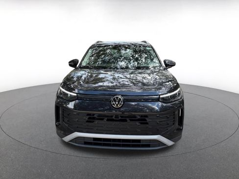Used 2026 Volkswagen Tiguan SE AWD/4WD image 2