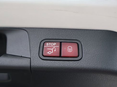 Used 2023 Mercedes-Benz GLB 250 image 18