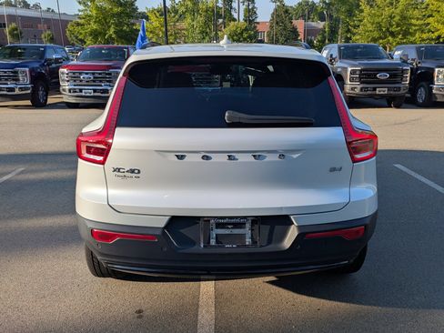 Used 2023 Volvo XC40 B4 Ultimate FWD image 5