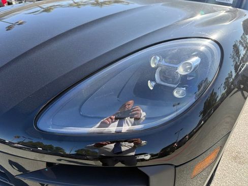 Used 2021 Porsche Macan image 34