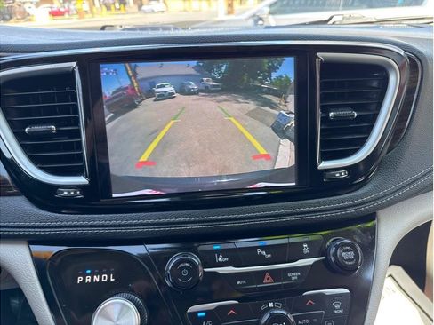 Used 2023 Chrysler Pacifica Limited FWD image 53