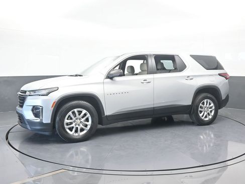 Used 2022 Chevrolet Traverse LS image 2