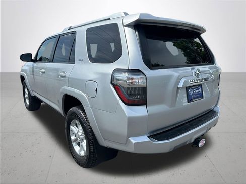 Used 2016 Toyota 4Runner SR5 AWD/4WD image 9