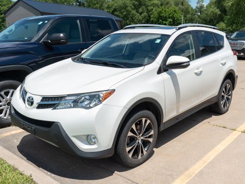 Used 2015 Toyota RAV4 Limited AWD/4WD image 4