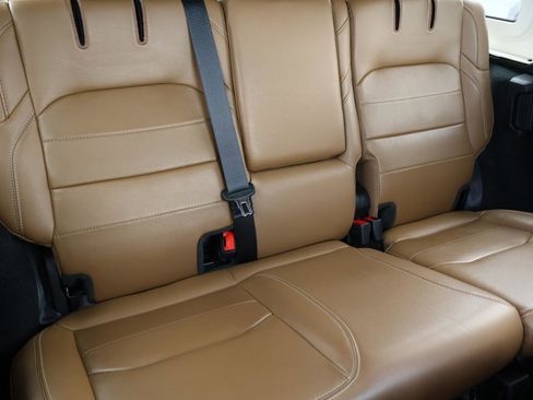 Used 2023 Jeep Wrangler Unlimited Sahara AWD/4WD image 18