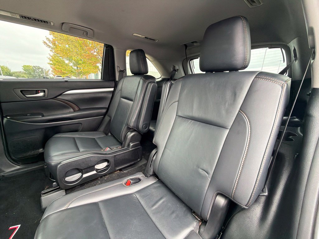Used 2019 Toyota Highlander XLE AWD/4WD image 10
