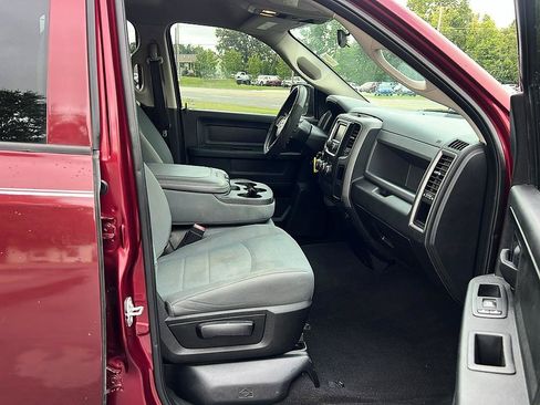 Used 2017 RAM 1500 Express RWD image 30