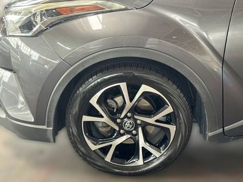 Used 2019 Toyota C-HR Limited FWD image 19