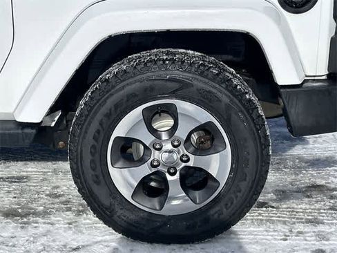 Used 2018 Jeep Wrangler Sahara w/ Connectivity Group image 5