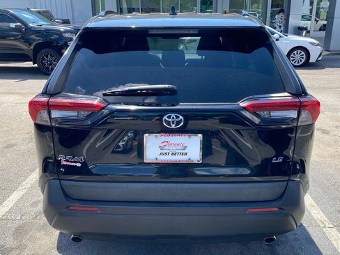 Used 2021 Toyota RAV4 LE FWD image 11