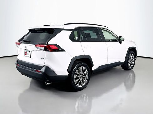 Certified 2020 Toyota RAV4 XLE Premium image 5