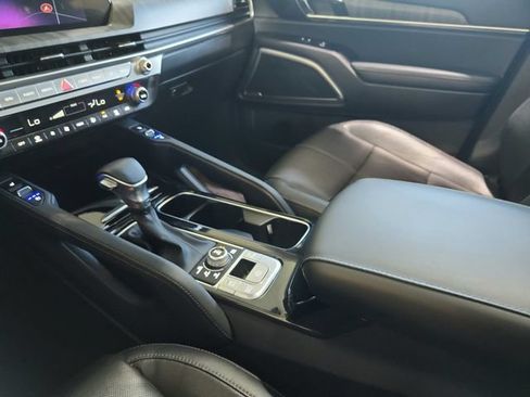 Certified 2024 Kia Telluride EX w/ EX Captain's Chair Package AWD/4WD image 10