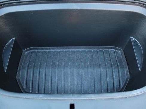 Used 2022 Tesla Model Y Long Range image 35