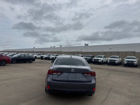 Used 2017 Lexus IS 200t w/ Premium Package RWD image 18