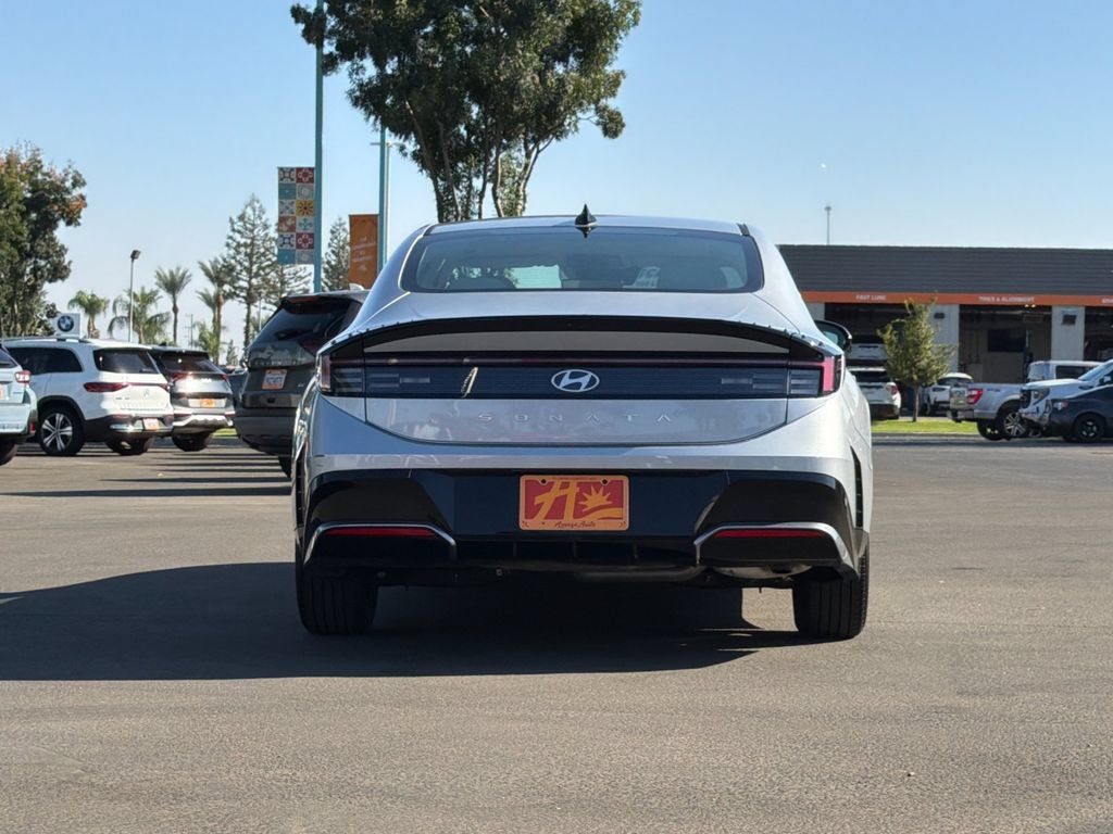 Used 2025 Hyundai Sonata SEL FWD image 4
