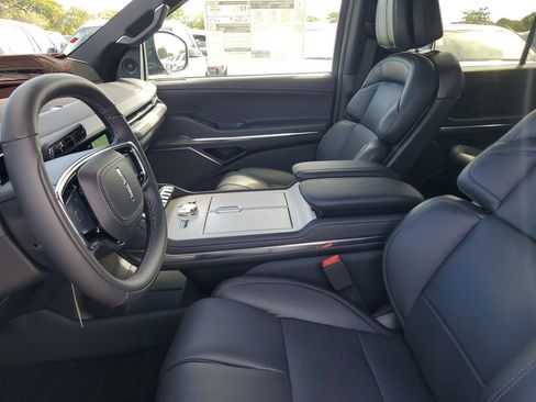 New 2025 Lincoln Navigator Reserve w/ Jet Appearance Package AWD/4WD image 21