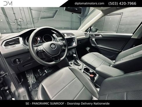 Used 2020 Volkswagen Tiguan SE w/ Panoramic Sunroof Package AWD/4WD image 17