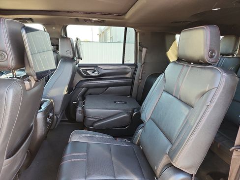 Used 2022 Chevrolet Suburban RST w/ Luxury Package image 9