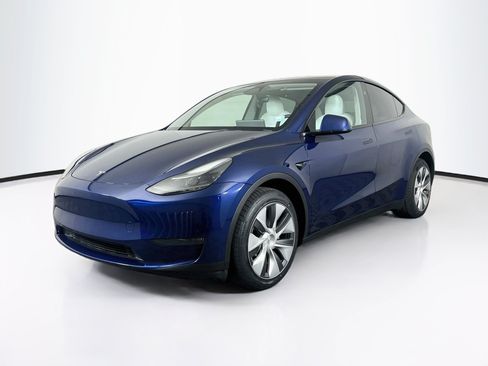 Used 2023 Tesla Model Y Long Range AWD/4WD image 3