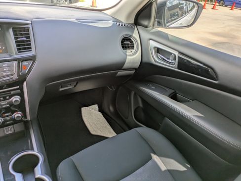 Used 2020 Nissan Pathfinder S image 13