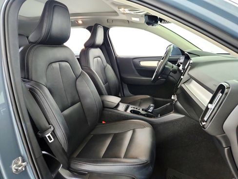 Used 2021 Volvo XC40 T5 Momentum image 22