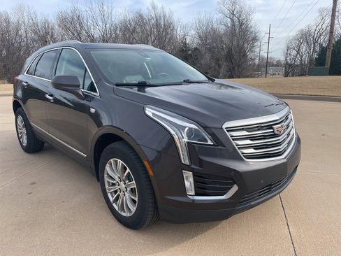 Used 2019 Cadillac XT5 Luxury w/ Advanced Security Package image 2