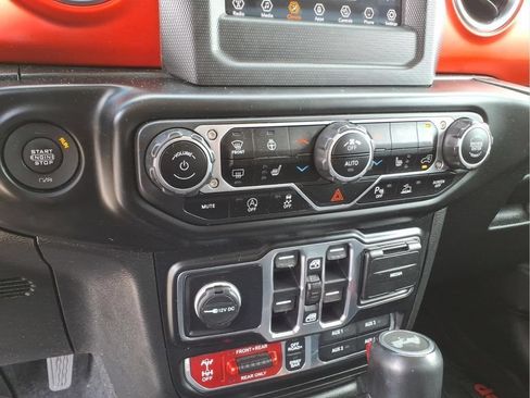 Used 2021 Jeep Wrangler Unlimited Rubicon w/ LED Lighting Group AWD/4WD image 24