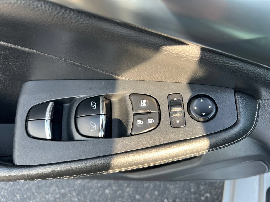 Used 2020 Nissan Maxima 3.5 SV w/ Floor Mat Group FWD image 7